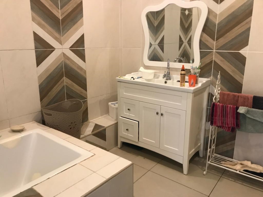 6 Bedroom Property for Sale in Bodorp North West